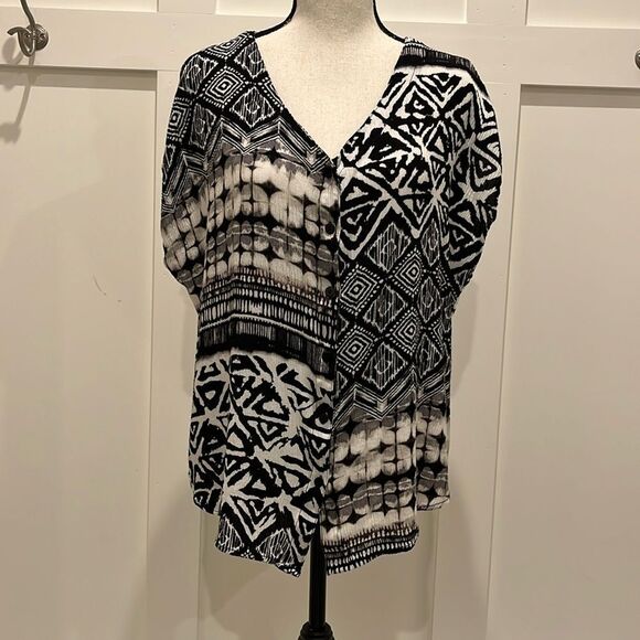 Chico's B & W Sleeveless Top - Picture 1 of 7